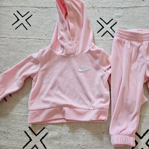 Baby Nike sweatsuit sized 12 months - Picture 1 of 1